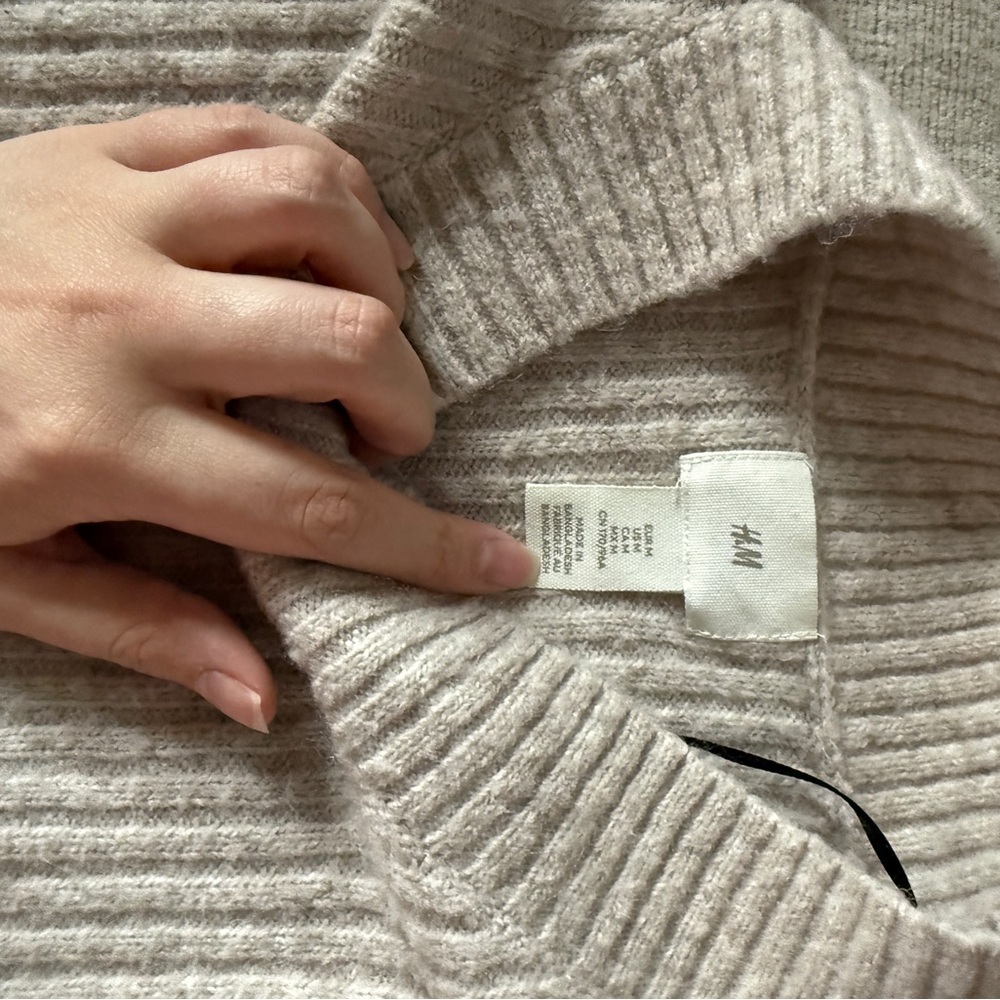 H&M Cream Ribbed Sweater - Picture 2 of 2